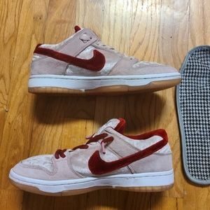 Nike SB Dunk Low Strangelove Valentine's Day 7W